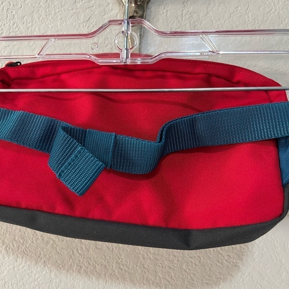 NWOT Red/Teal/Gray Jansport Fannypack - Picture 5 of 8